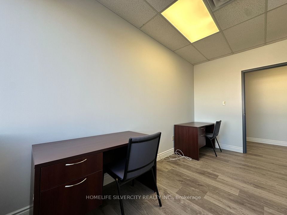 5170 Dixie Road, Mississauga, ON L4W 1E3 11