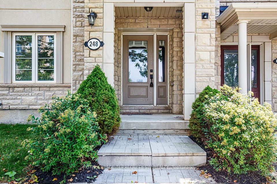 248 Ellen Davidson Drive, Oakville, ON L6M 0V2 9