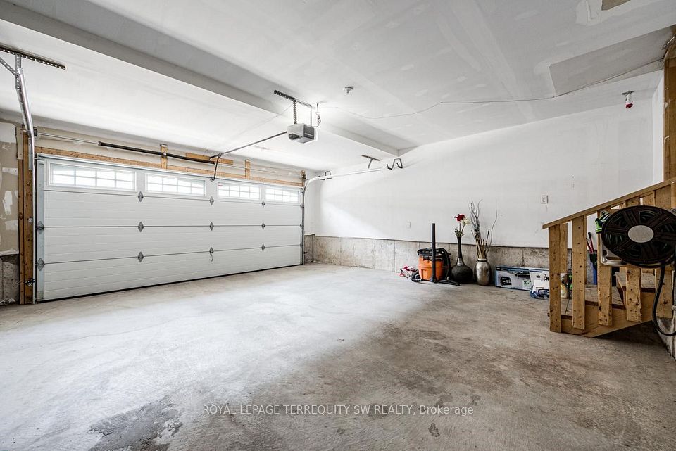 248 Ellen Davidson Drive, Oakville, ON L6M 0V2 13