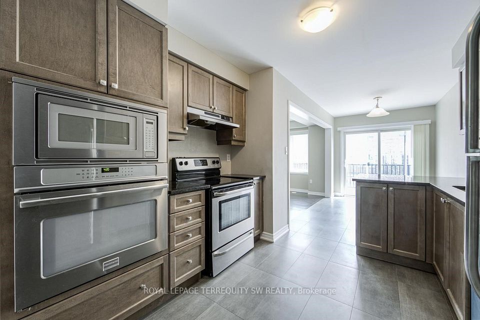 248 Ellen Davidson Drive, Oakville, ON L6M 0V2 4