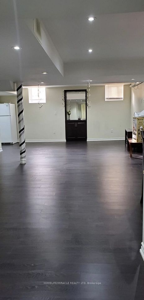 Lower Level - 19 Lisson Crescent, Brampton, ON L6X 5H9 3