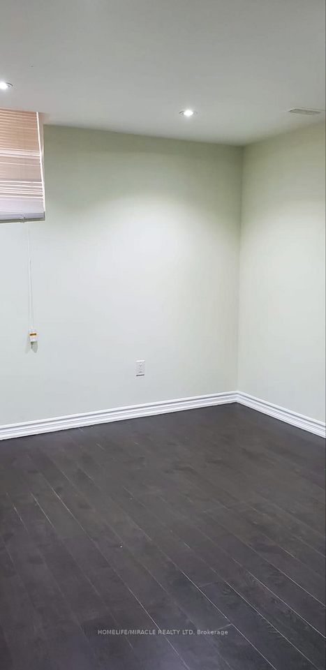 Lower Level - 19 Lisson Crescent, Brampton, ON L6X 5H9 8