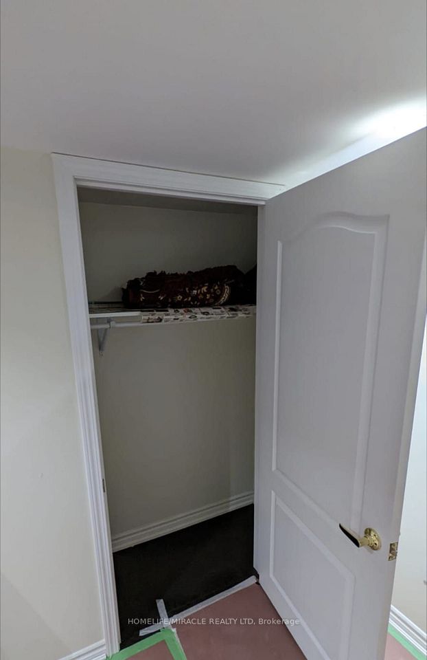 Lower Level - 19 Lisson Crescent, Brampton, ON L6X 5H9 7