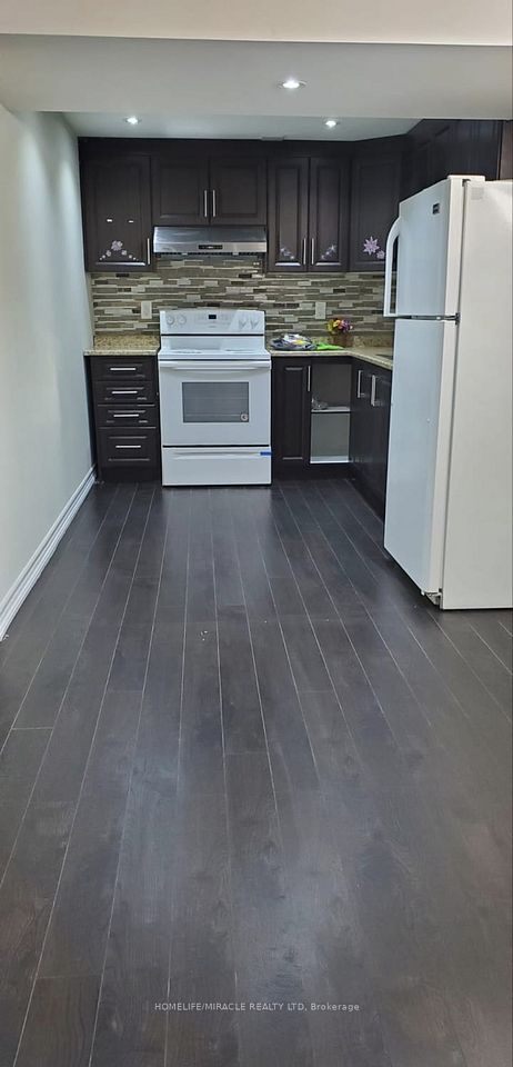 Lower Level - 19 Lisson Crescent, Brampton, ON L6X 5H9 9