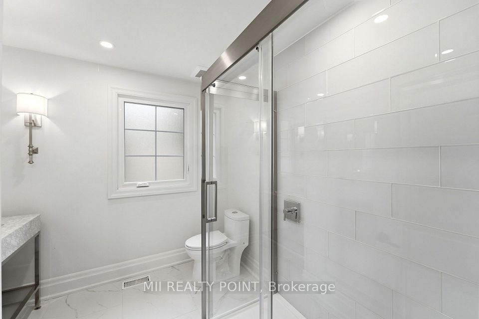 881 Danforth Place, Burlington, ON L7T 1S1 14