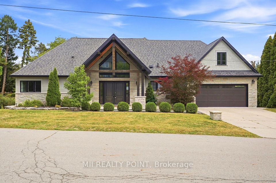 881 Danforth Place, Burlington, ON L7T 1S1 2