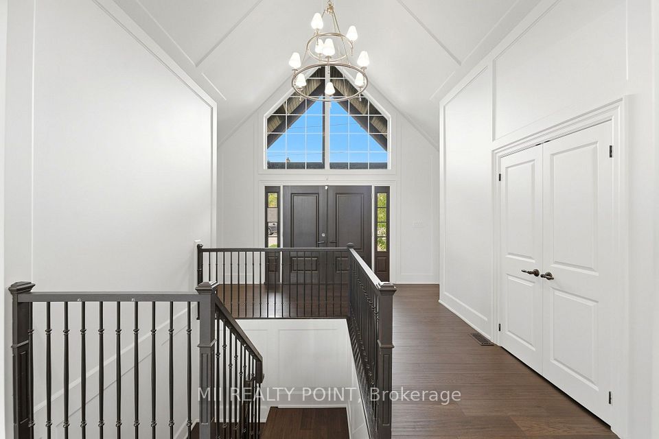 881 Danforth Place, Burlington, ON L7T 1S1 3