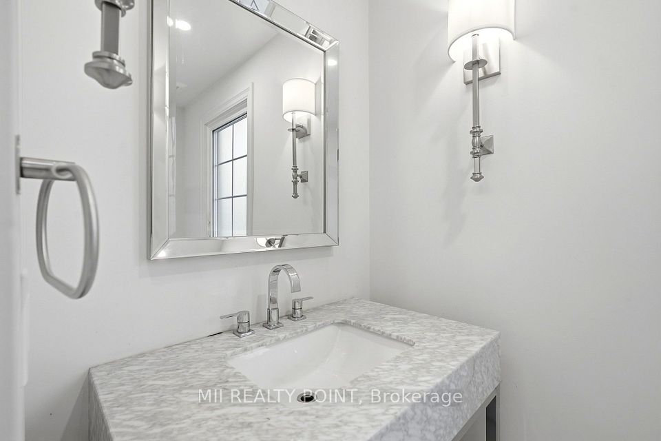 881 Danforth Place, Burlington, ON L7T 1S1 13