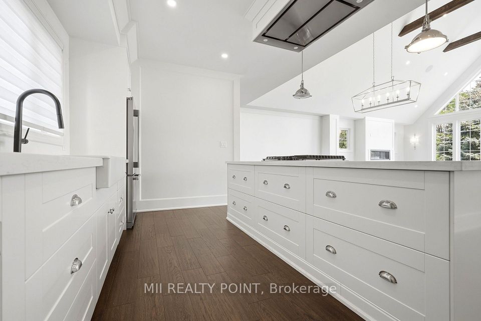 881 Danforth Place, Burlington, ON L7T 1S1 12