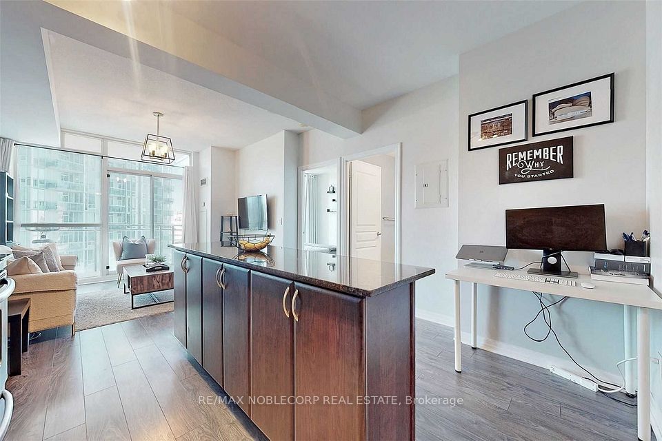 225 Webb Drive 1504, Mississauga, ON L5B 3Y5 7