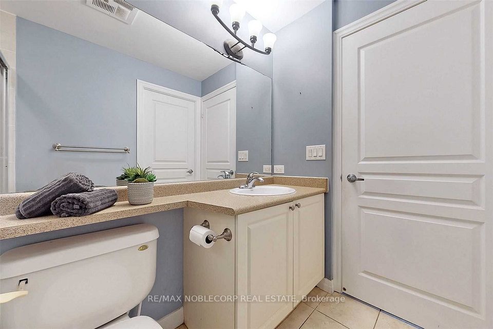 225 Webb Drive 1504, Mississauga, ON L5B 3Y5 13