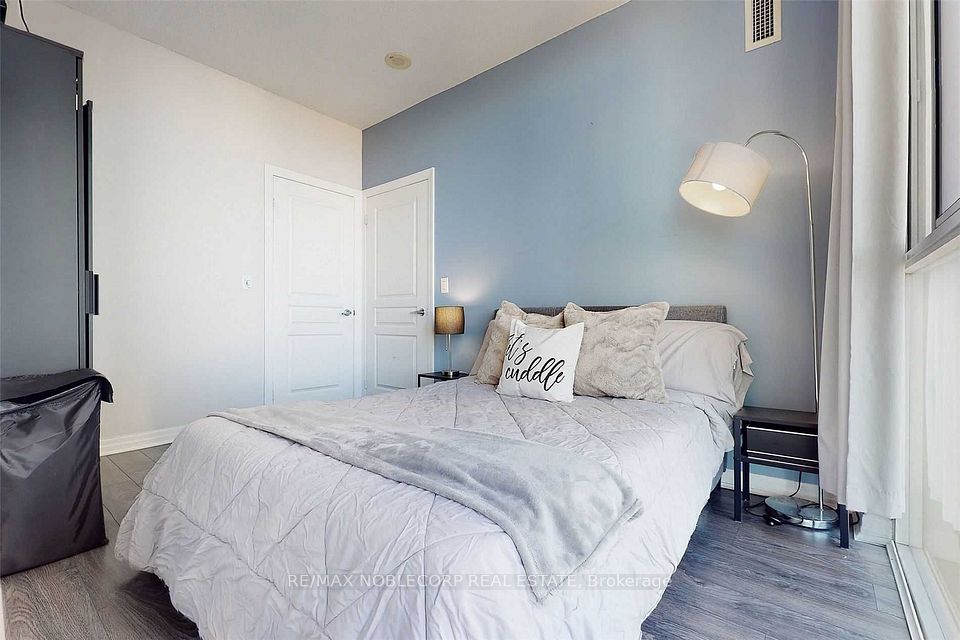 225 Webb Drive 1504, Mississauga, ON L5B 3Y5 10