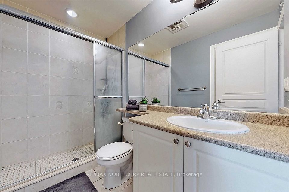 225 Webb Drive 1504, Mississauga, ON L5B 3Y5 12