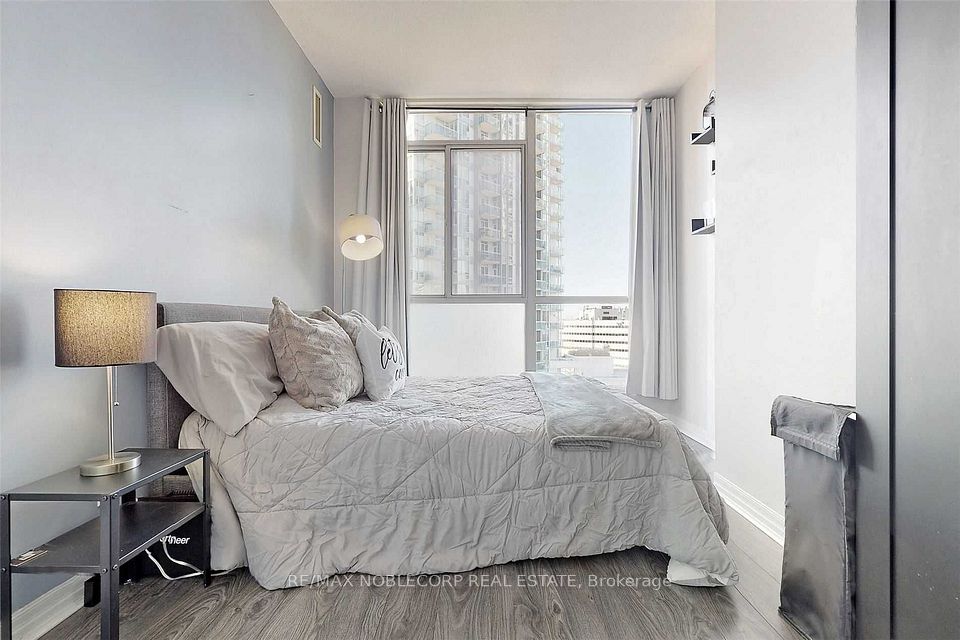 225 Webb Drive 1504, Mississauga, ON L5B 3Y5 11