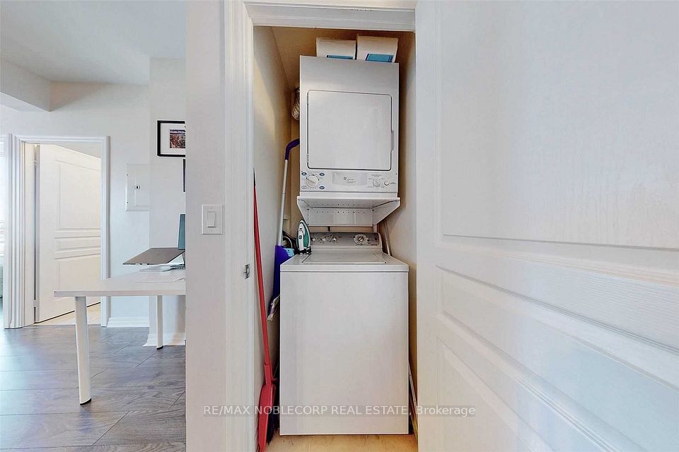 225 Webb Drive 1504, Mississauga, ON L5B 3Y5 14