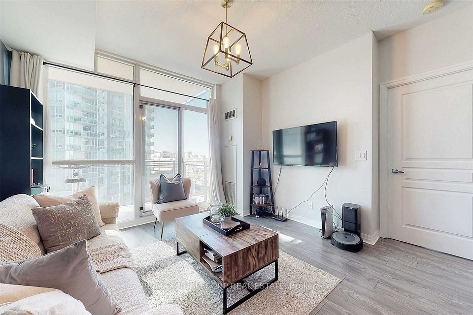 225 Webb Drive 1504, Mississauga, ON L5B 3Y5 5