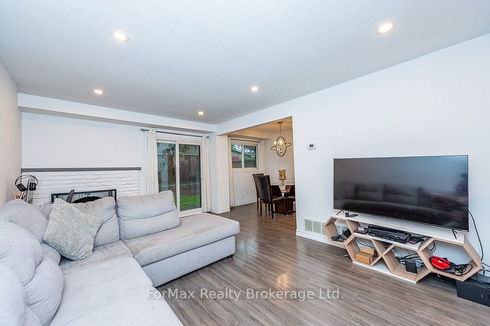 90 Greenwich Circle, Brampton, ON L6S 2E9 14