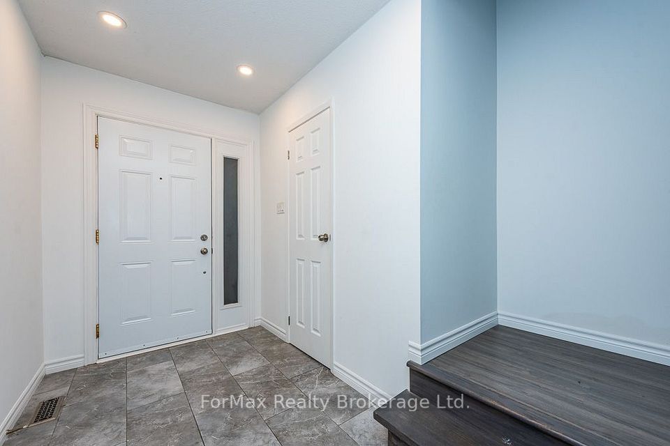90 Greenwich Circle, Brampton, ON L6S 2E9 8