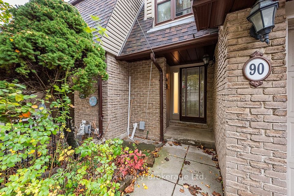 90 Greenwich Circle, Brampton, ON L6S 2E9 2