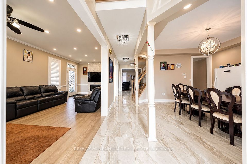 3 Cogswell Crescent, Brampton, ON L6P 1A4 4