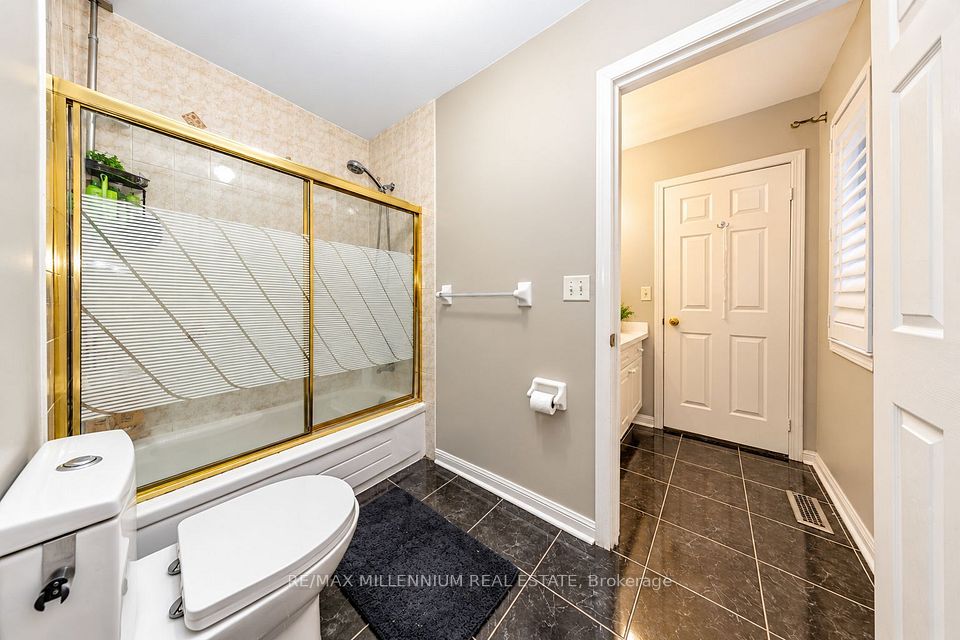 3 Cogswell Crescent, Brampton, ON L6P 1A4 23