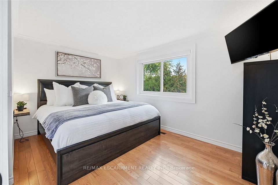2355 Crescent Middlesmoor Crescent, Burlington, ON L7P 3X4 17