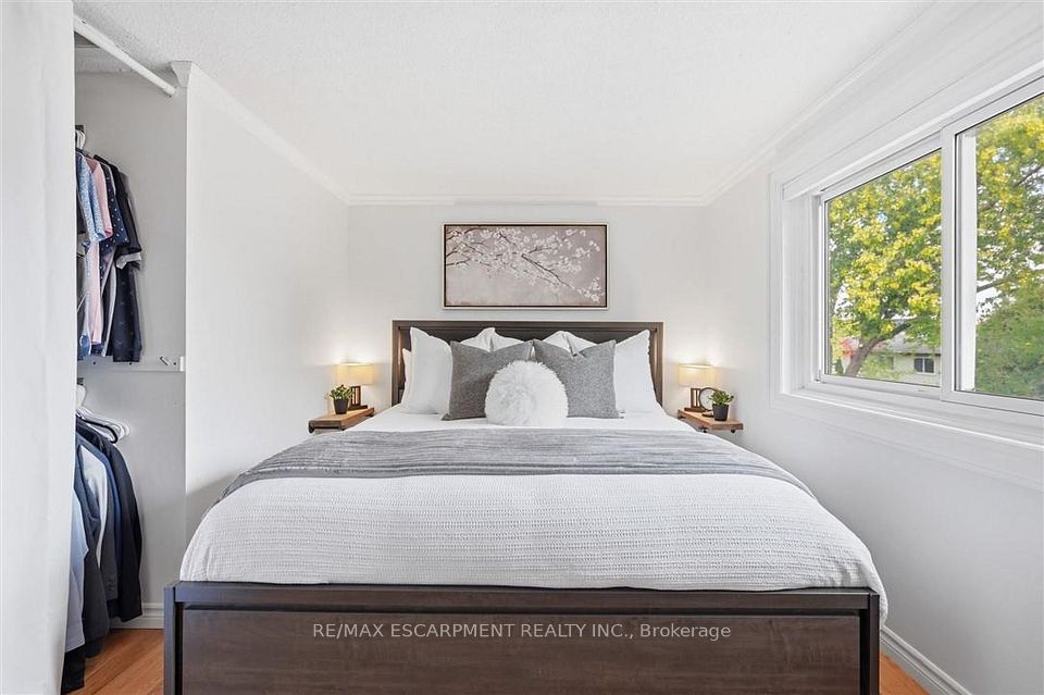 2355 Crescent Middlesmoor Crescent, Burlington, ON L7P 3X4 18