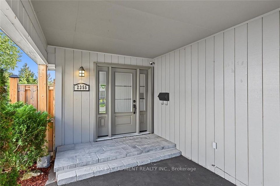 2355 Crescent Middlesmoor Crescent, Burlington, ON L7P 3X4 4