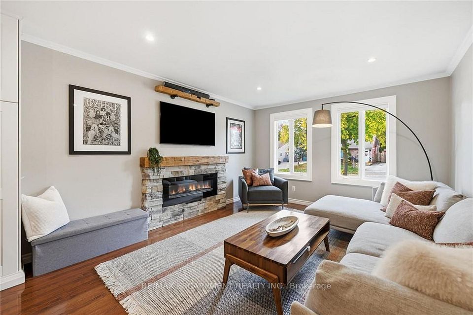 2355 Crescent Middlesmoor Crescent, Burlington, ON L7P 3X4 5