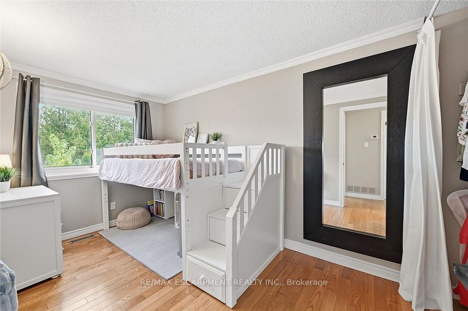 2355 Crescent Middlesmoor Crescent, Burlington, ON L7P 3X4 19