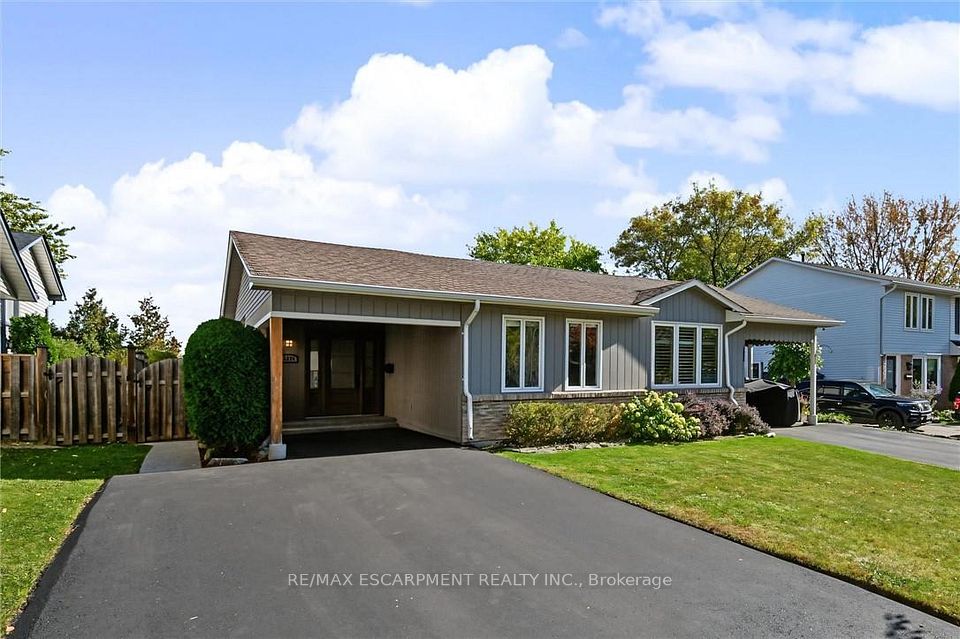 Semi-Detached  at 2355 Crescent Middlesmoor Crescent, Burlington, ON L7P 3X4
