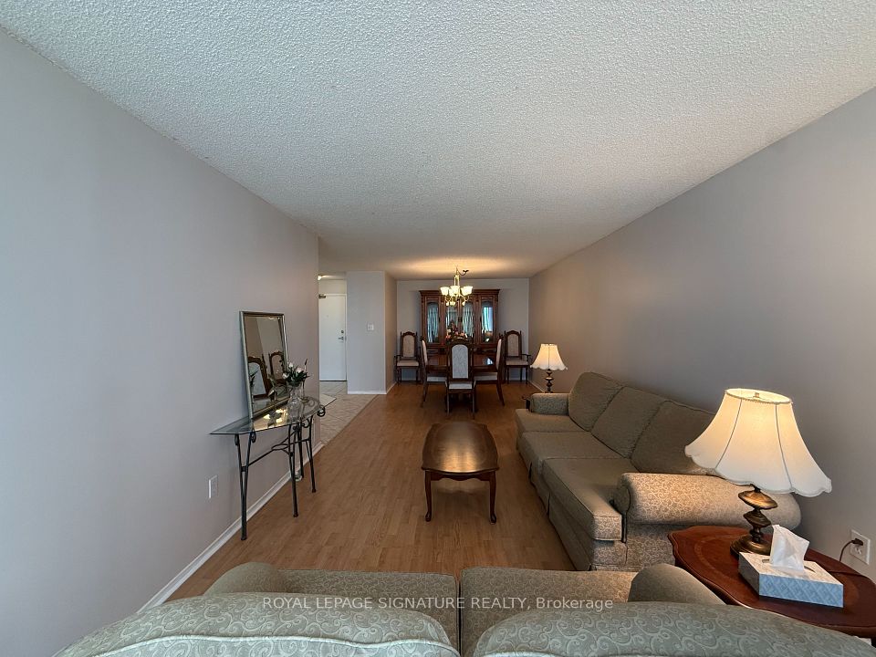 3 Rowntree Road 407, Toronto, ON M9V 5G8 8