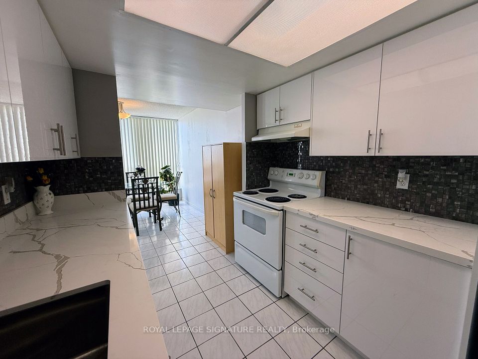 3 Rowntree Road 407, Toronto, ON M9V 5G8 5