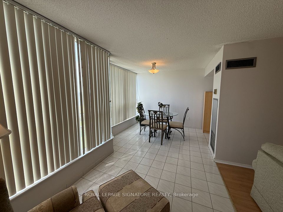 3 Rowntree Road 407, Toronto, ON M9V 5G8 7