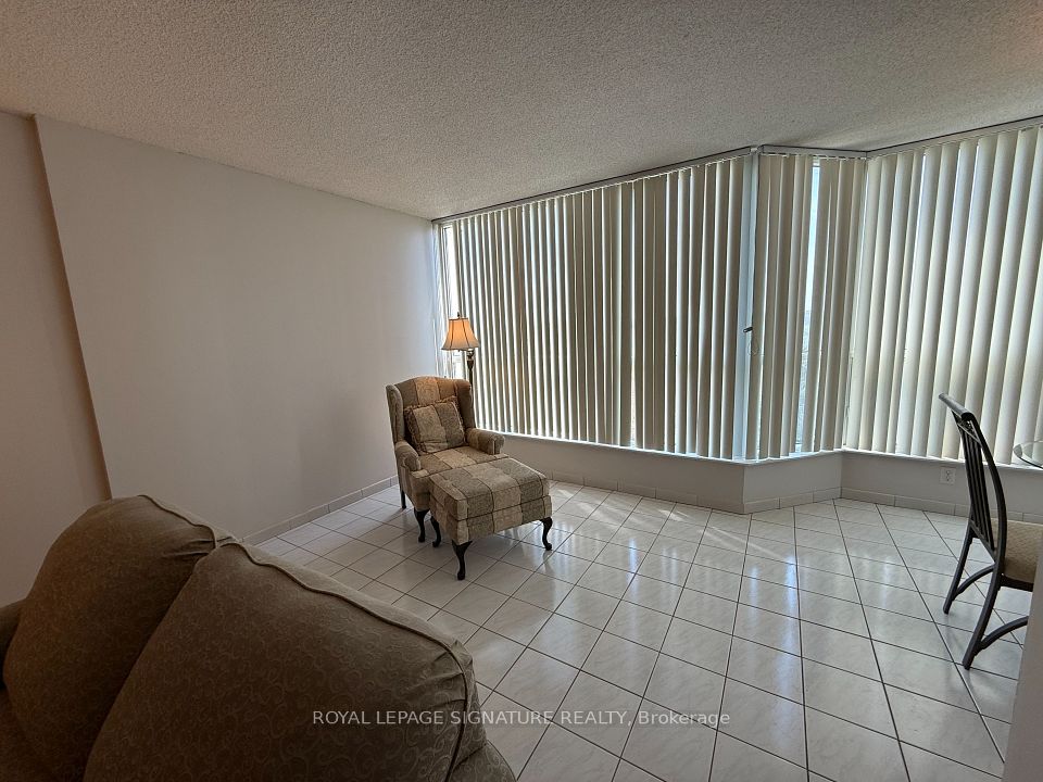 3 Rowntree Road 407, Toronto, ON M9V 5G8 9