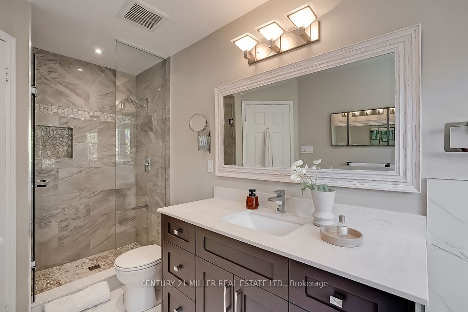 6482 Tenth Line W, Mississauga, ON L5N 5T7 23