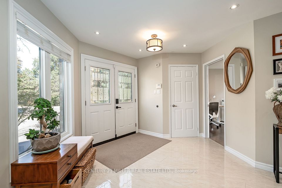 6482 Tenth Line W, Mississauga, ON L5N 5T7 4