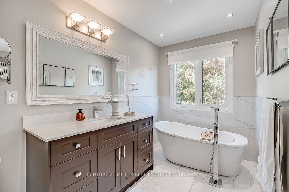 6482 Tenth Line W, Mississauga, ON L5N 5T7 22