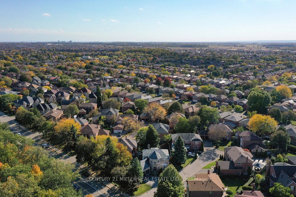 6482 Tenth Line W, Mississauga, ON L5N 5T7 2