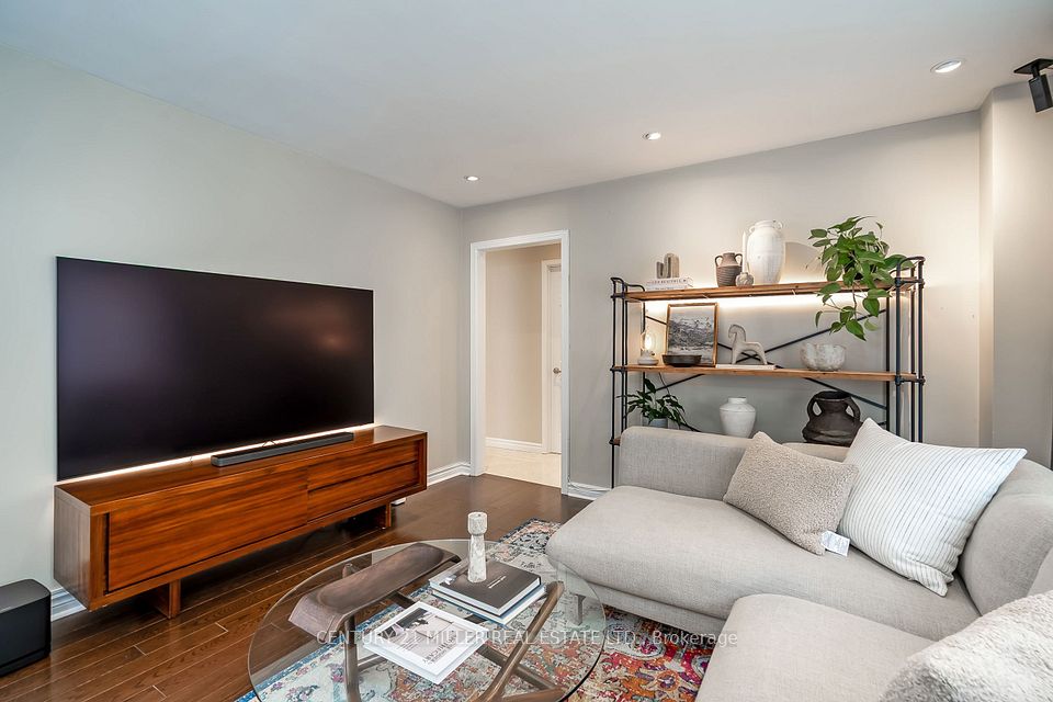 6482 Tenth Line W, Mississauga, ON L5N 5T7 15