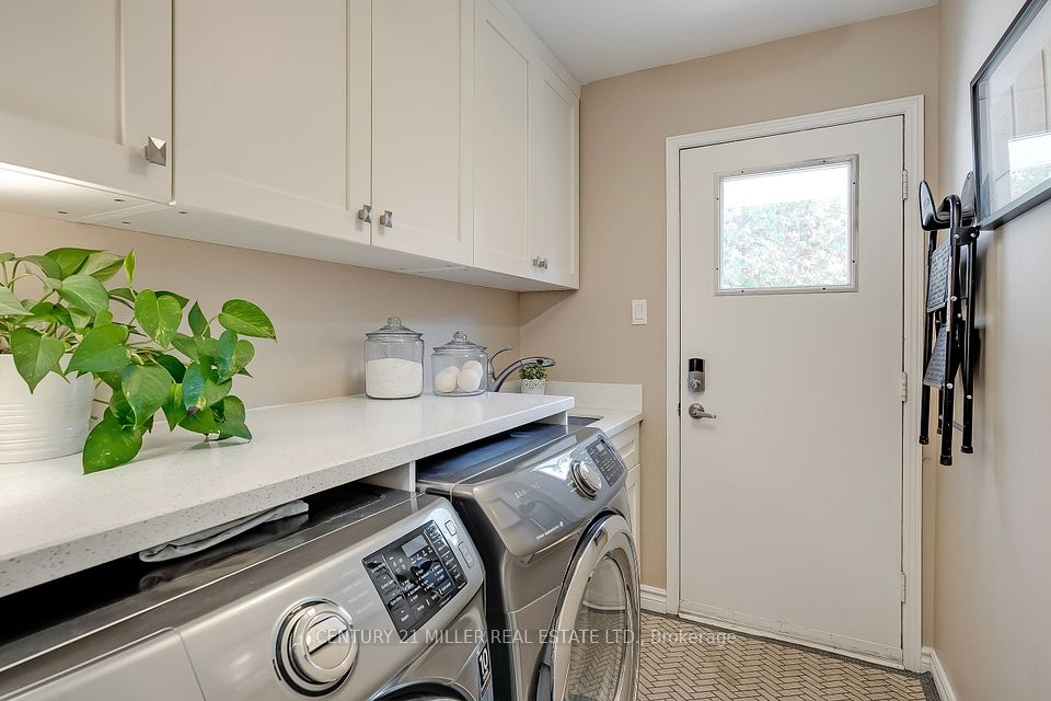6482 Tenth Line W, Mississauga, ON L5N 5T7 17
