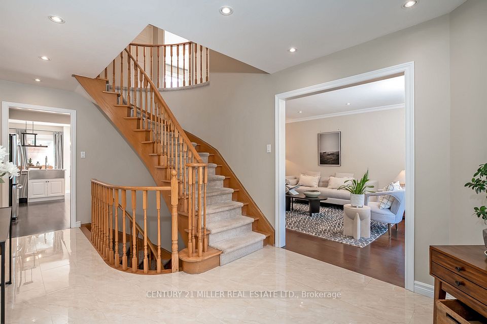 6482 Tenth Line W, Mississauga, ON L5N 5T7 5