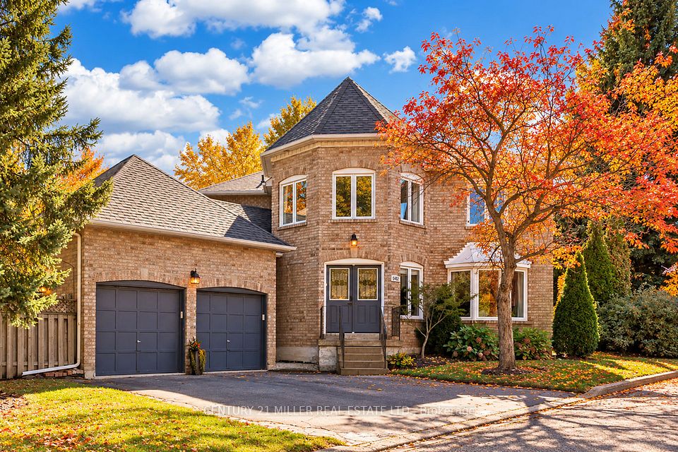 Detached at 6482 Tenth Line W, Mississauga, ON L5N 5T7