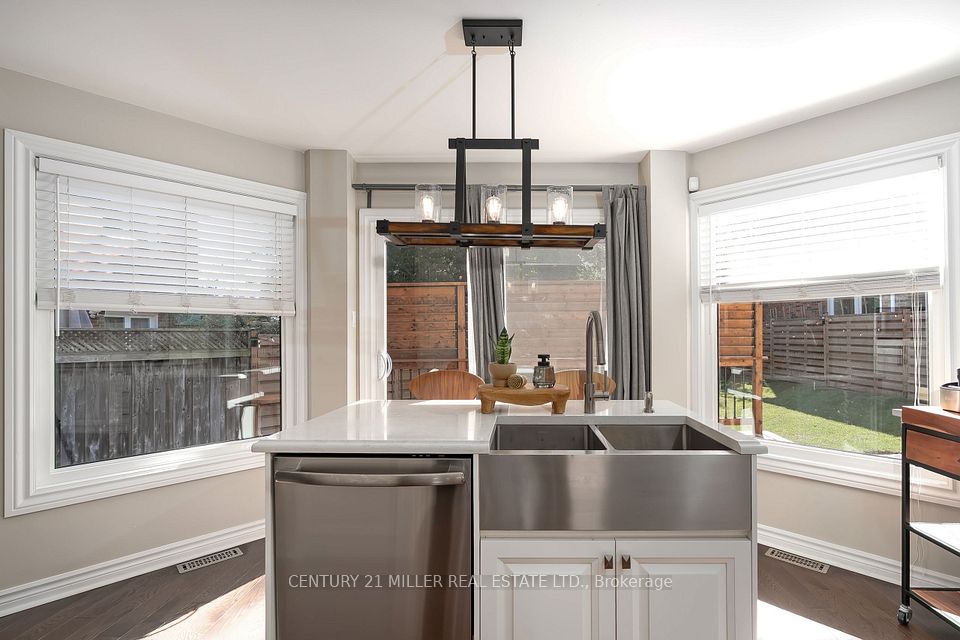 6482 Tenth Line W, Mississauga, ON L5N 5T7 12