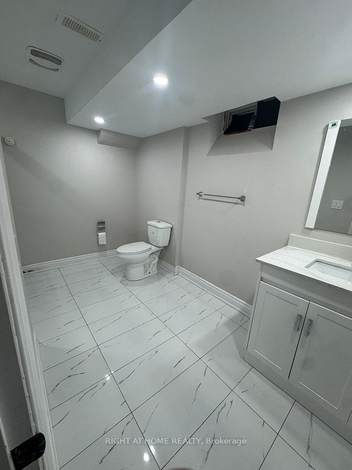 44 Elysian Fields Circle Basement, Brampton, ON L6Y 6E9 7