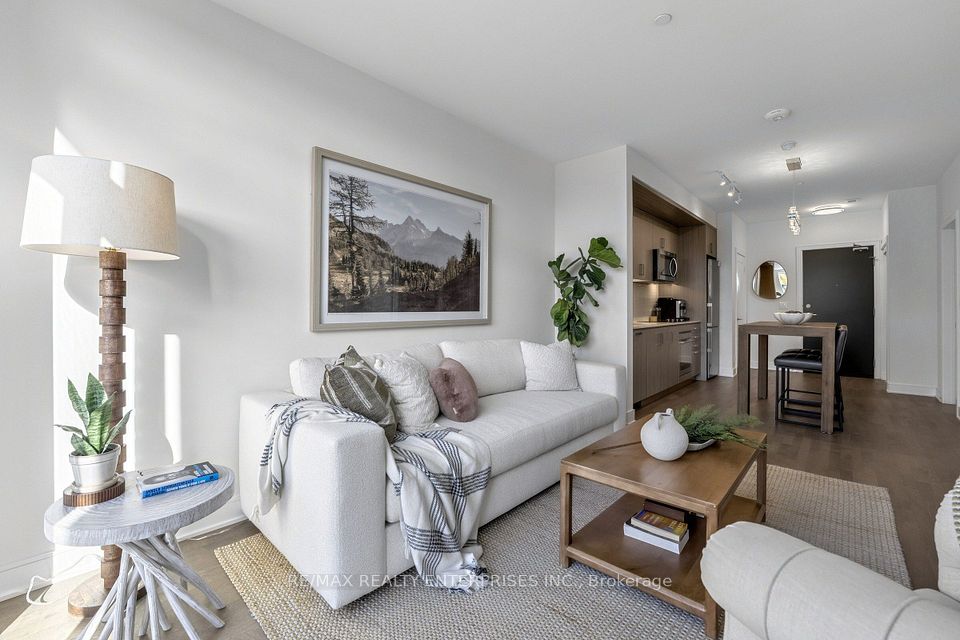 1575 Lakeshore Road W 404, Mississauga, ON L5J 0B1 4