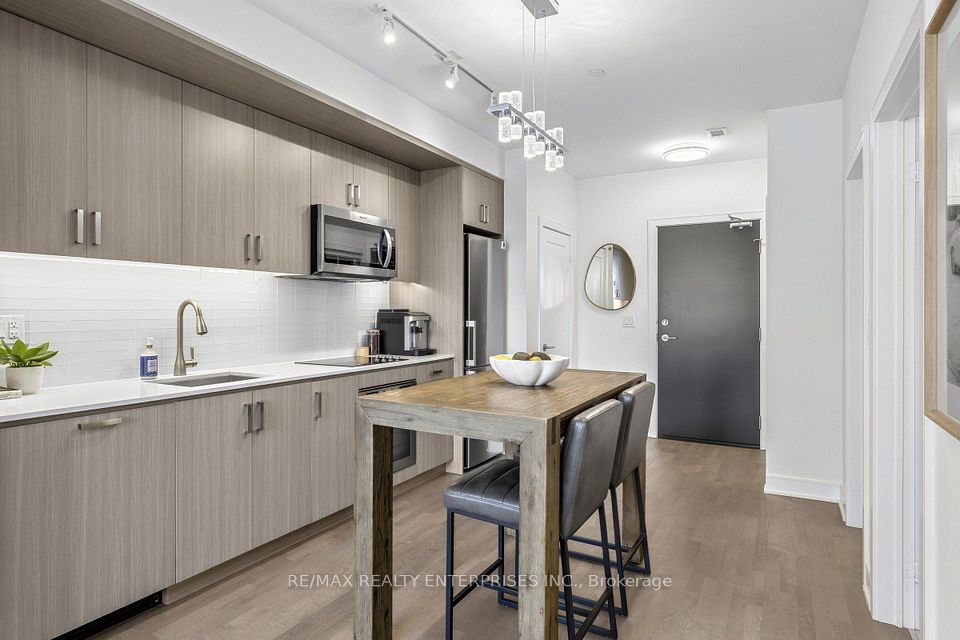 1575 Lakeshore Road W 404, Mississauga, ON L5J 0B1 9