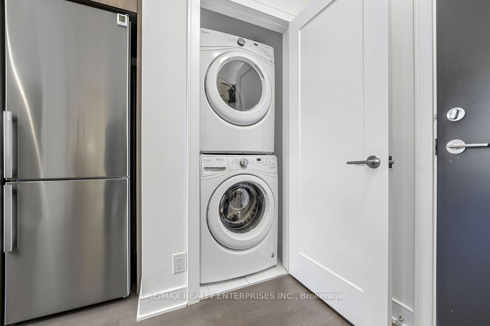 1575 Lakeshore Road W 404, Mississauga, ON L5J 0B1 16