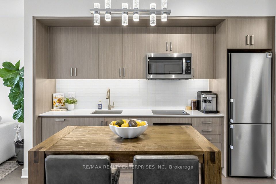 1575 Lakeshore Road W 404, Mississauga, ON L5J 0B1 8