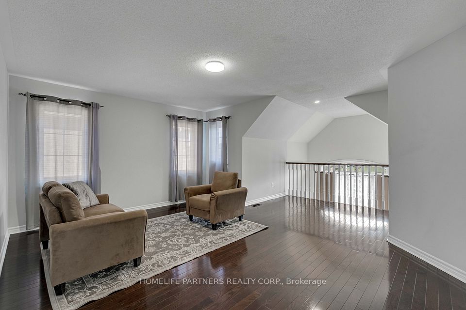 15 Oakhaven Road, Brampton, ON L6P 2Y3 16